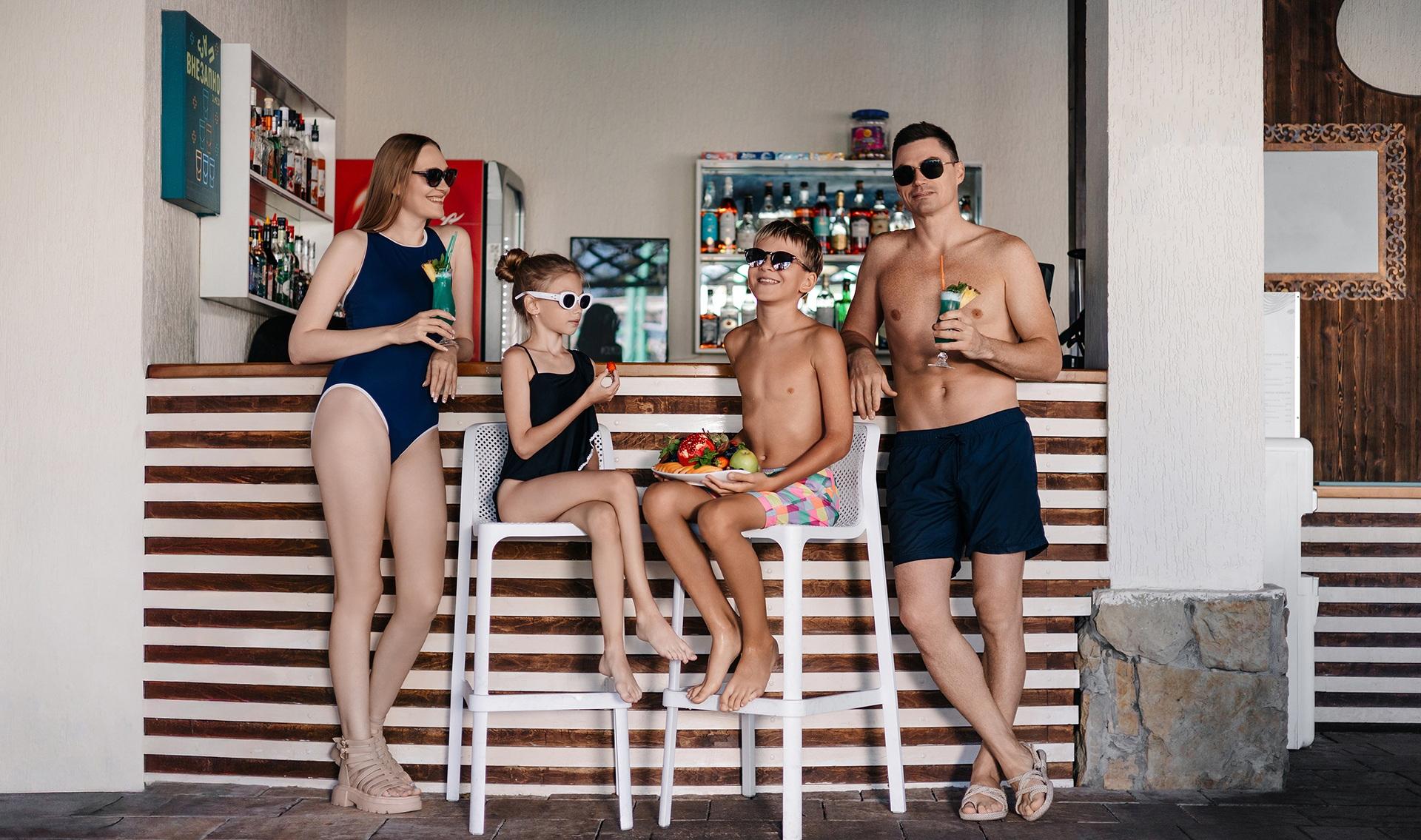 Бар у бассейна