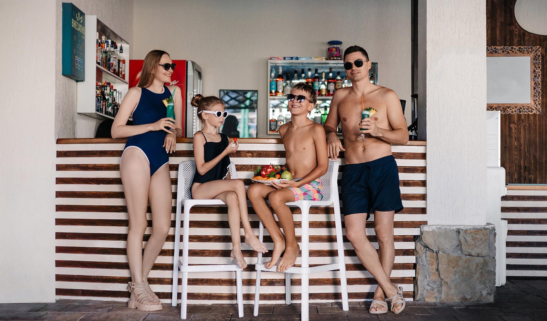 Бар у бассейна