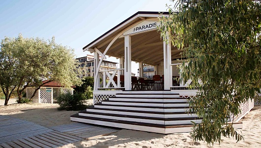 Снек-бар на пляже Le Paradis